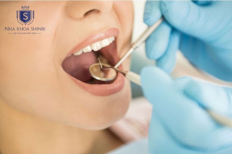 Tái khám đúng lịch hẹn để bác sĩ cần kiểm tra vết thương và đánh giá tiến trình tích hợp xương
