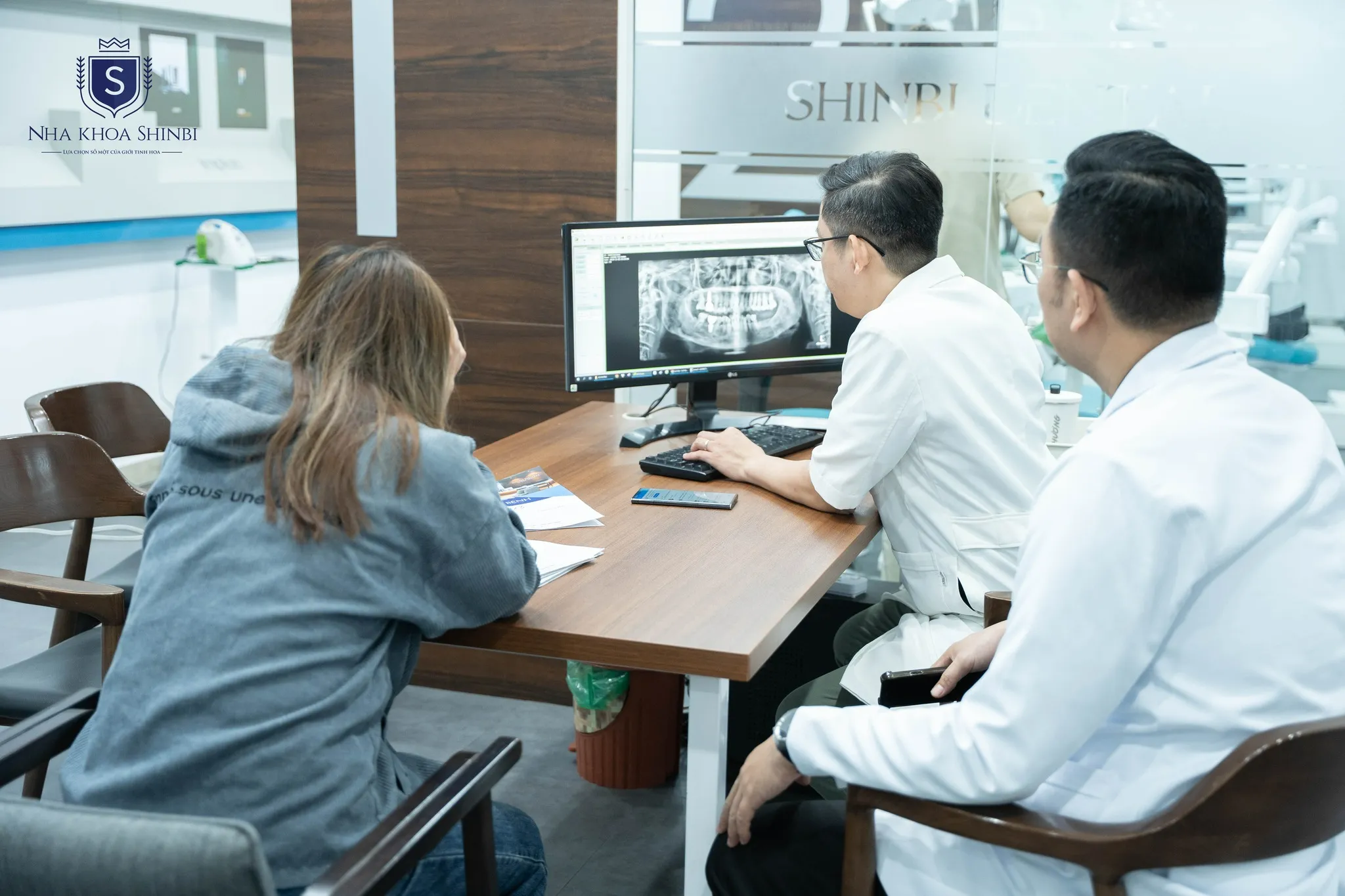 Đặt lịch làm răng sứ – Điều trị răng dịp Tết tại Nha Khoa Shinbi
