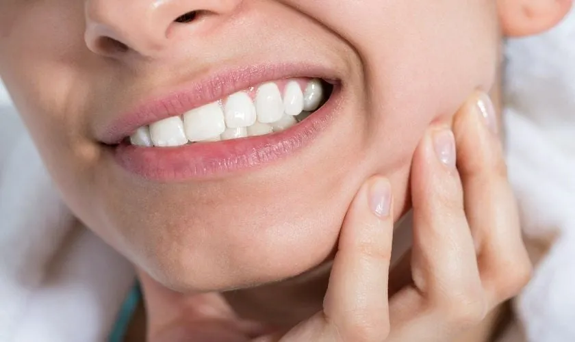 Răng sứ có bền không? Tuổi thọ thực tế bao nhiêu năm?