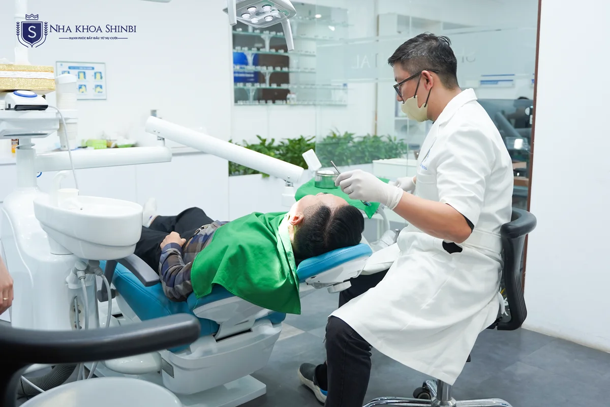 Người trẻ đi làm nên chọn trả góp hay chờ đủ tiền mới làm răng sứ?