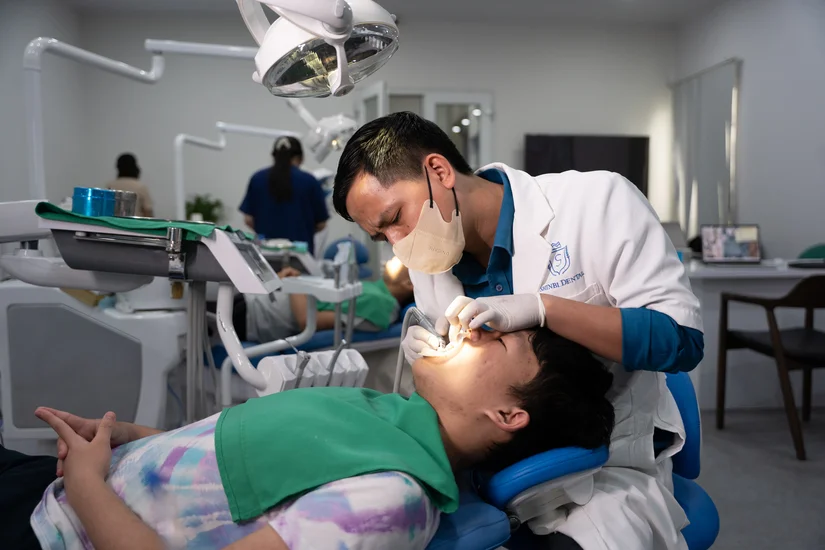 Răng móm làm mặt bị gãy nên thăm khám chỉnh nha tại đâu gần Long Biên