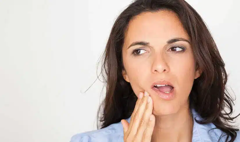 Răng sứ bị cộm, cấn – Dấu hiệu sai kỹ thuật