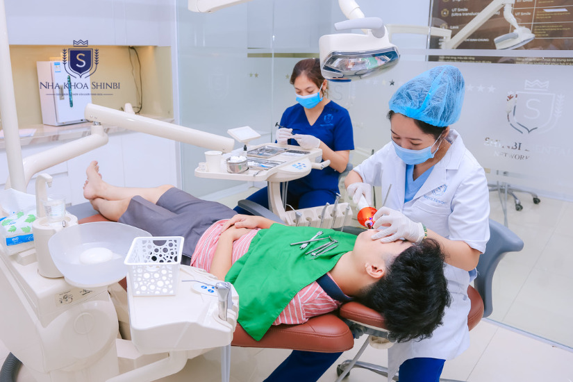 Răng lung lay có thể được điều trị bằng nhiều biện pháp khác nhau Răng lung lay có thể được điều trị bằng nhiều biện pháp khác nhau