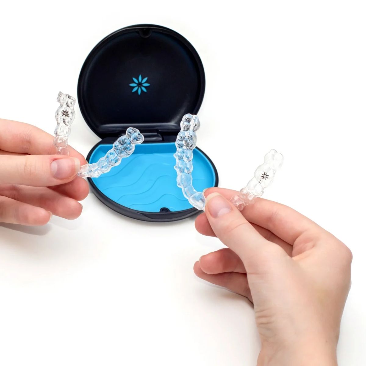 Niềng trong suốt Invisalign Express hai hàm